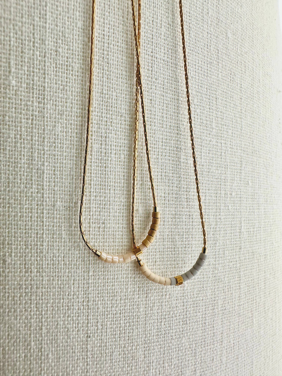 Minimalist Beaded Necklace "Arles" 