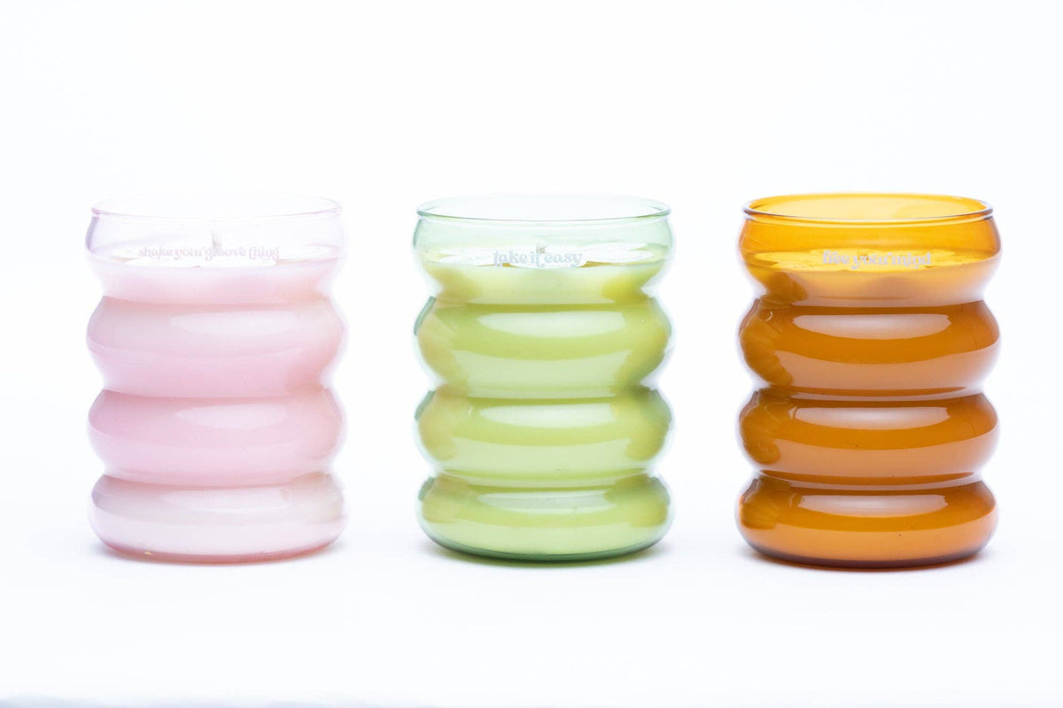 Shake your groove thing • wiggle • pink • 9 oz soy candle