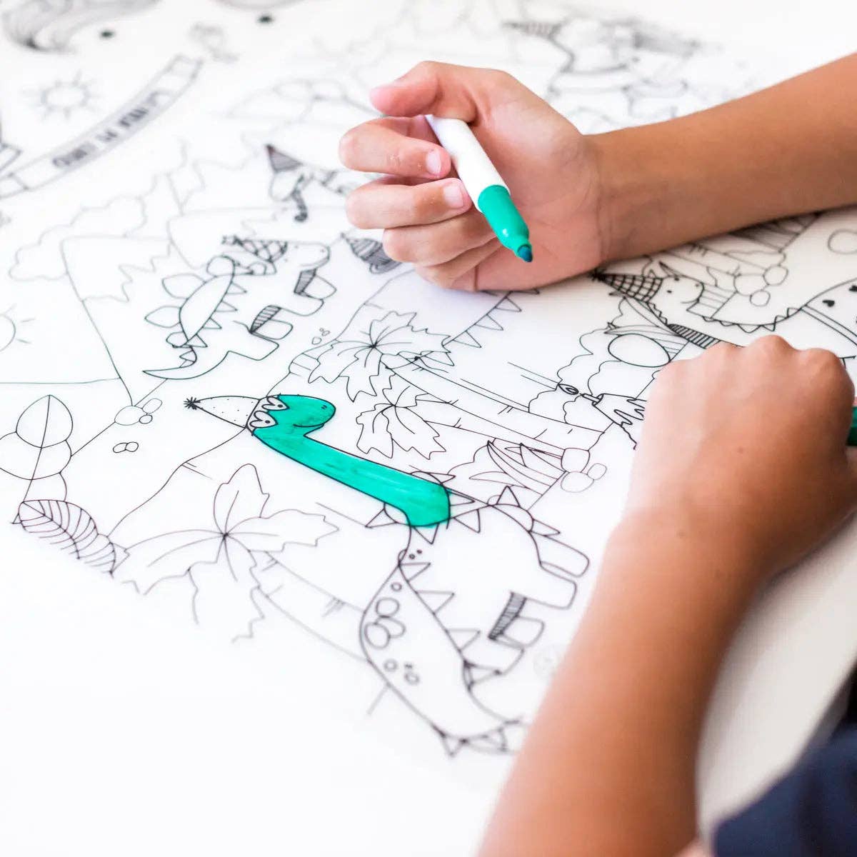 Silicone Reusable Coloring Mat & Markers Set