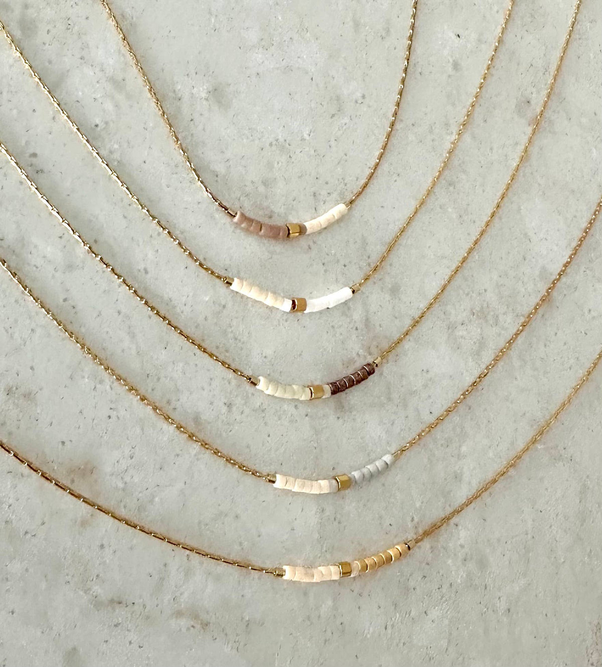 Minimalist Beaded Necklace "Arles" 