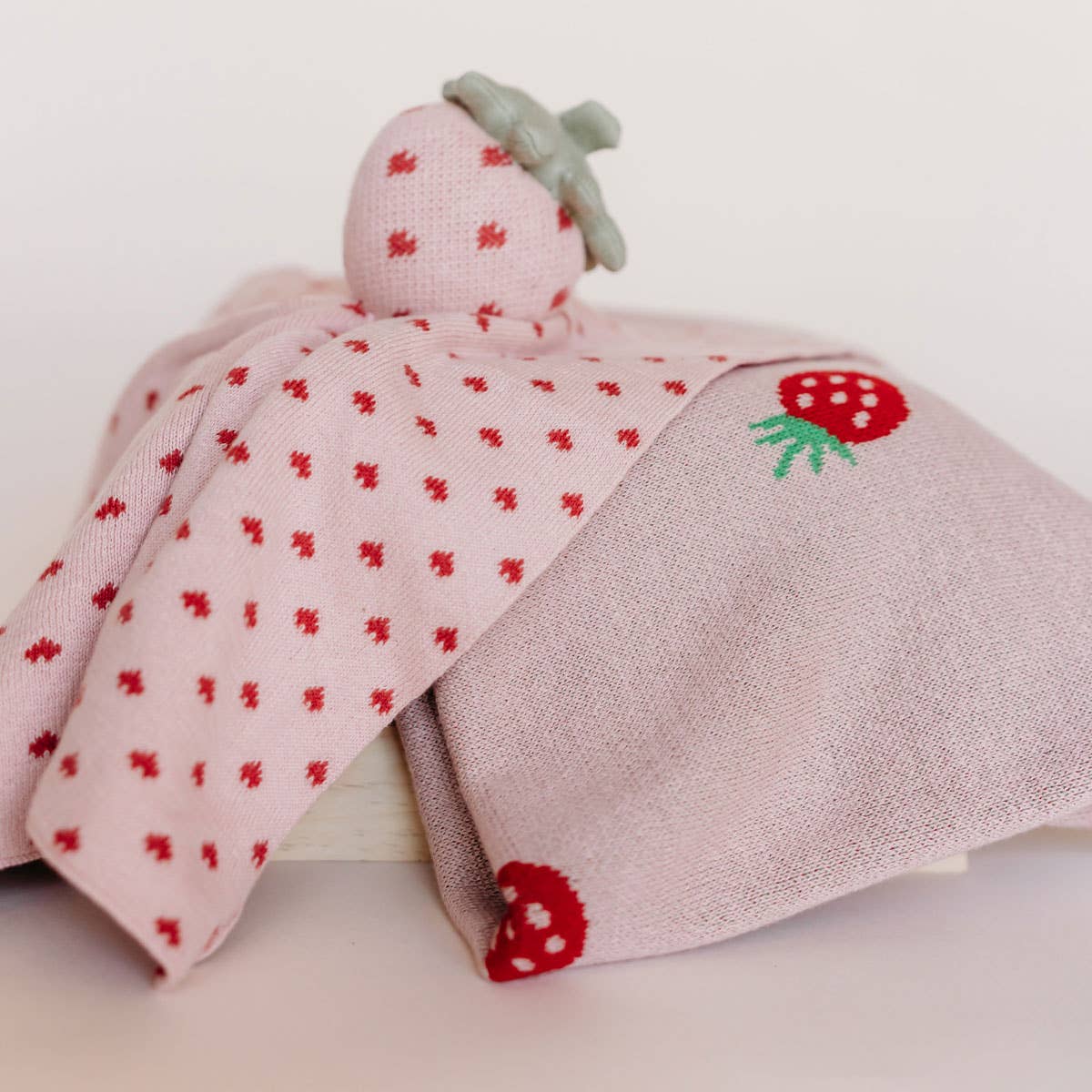 Strawberry - Organic Cotton Jacquard Baby Blanket