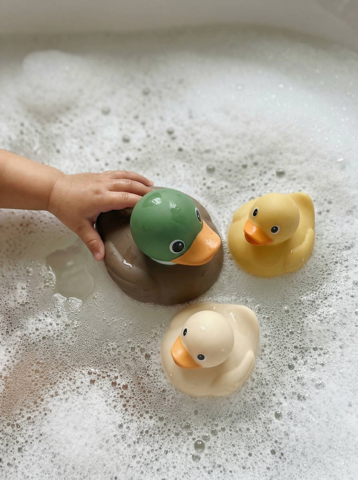 Itzy Ducky Family™ - Bath + Water Table Toys
