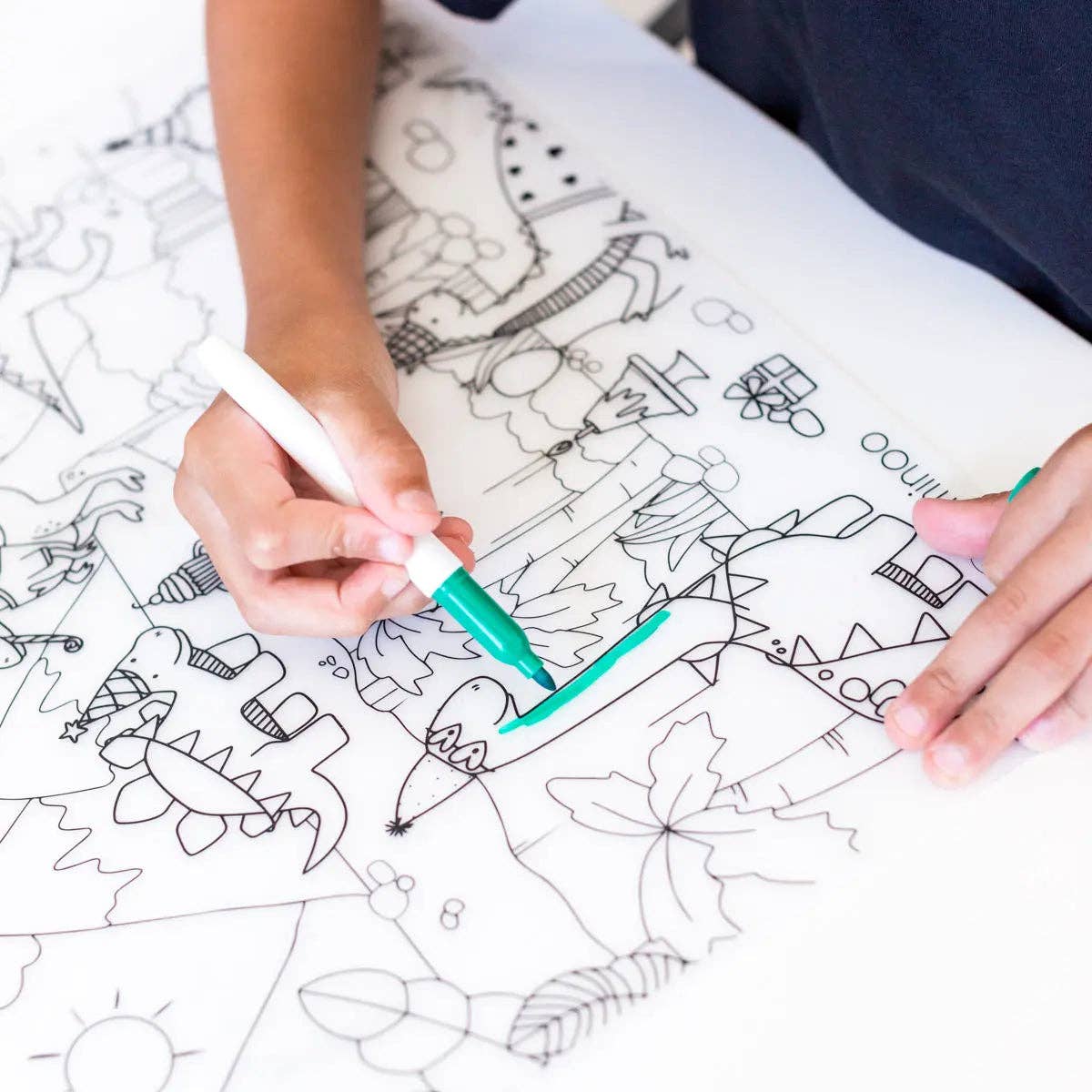 Silicone Reusable Coloring Mat & Markers Set